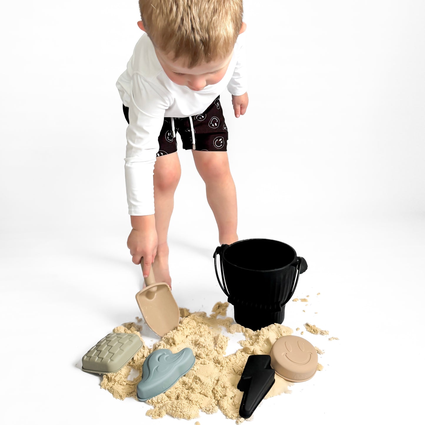 BLACKOUT & BOLT Silicone Beach Toy Set