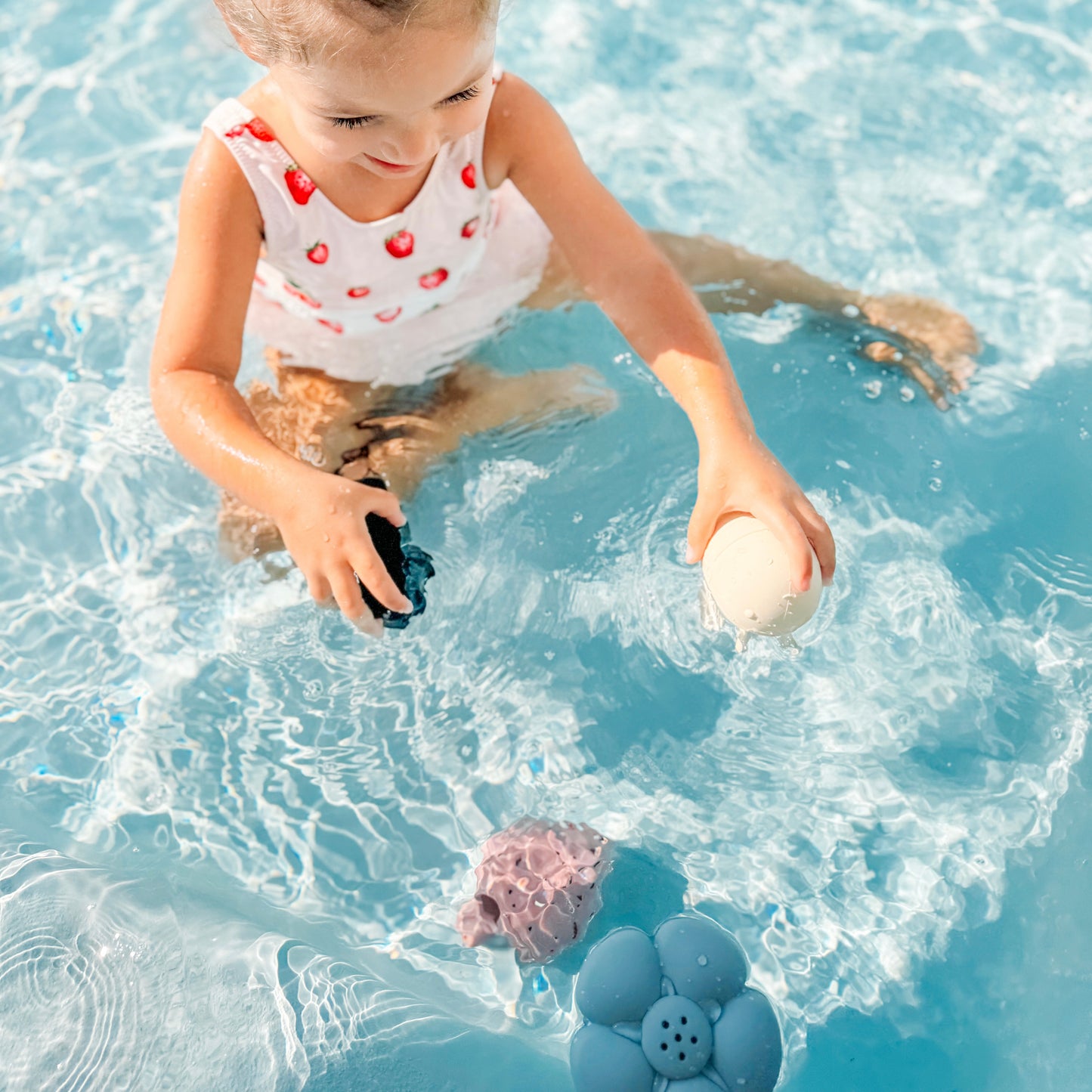 Strawberry Patch Bath Toys